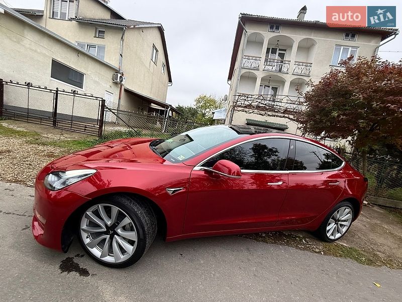 Седан Tesla Model 3 2019 в Трускавці