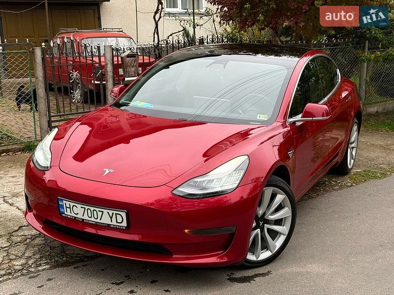 Седан Tesla Model 3 2019 в Трускавці