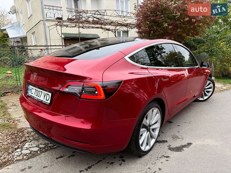 Седан Tesla Model 3 2019 в Трускавці