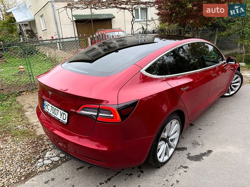 Седан Tesla Model 3 2019 в Трускавце