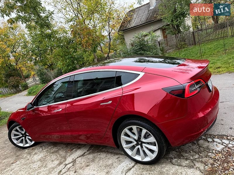 Седан Tesla Model 3 2019 в Трускавці