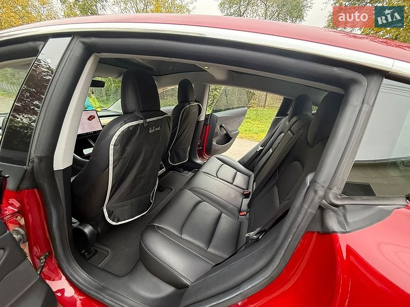 Седан Tesla Model 3 2019 в Трускавці