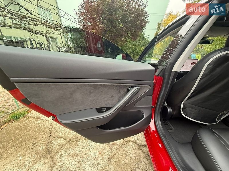 Седан Tesla Model 3 2019 в Трускавці