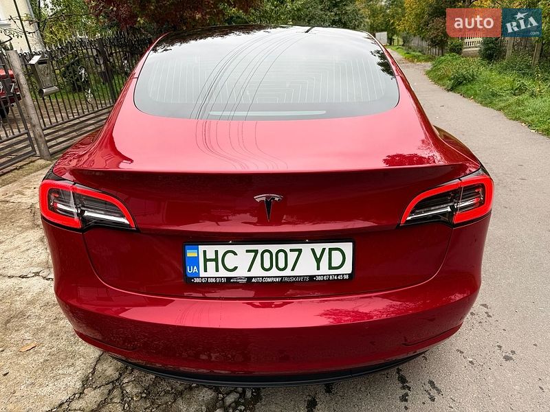 Седан Tesla Model 3 2019 в Трускавці