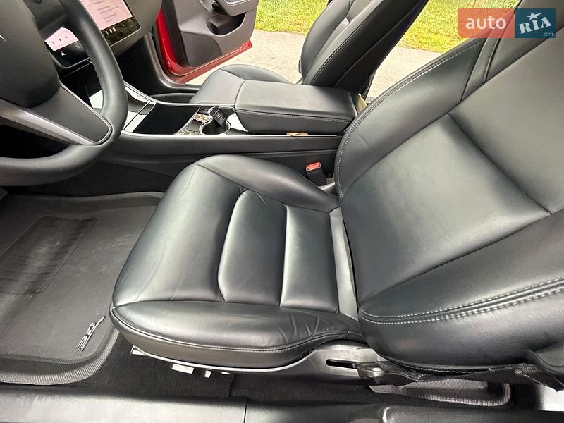 Седан Tesla Model 3 2019 в Трускавце