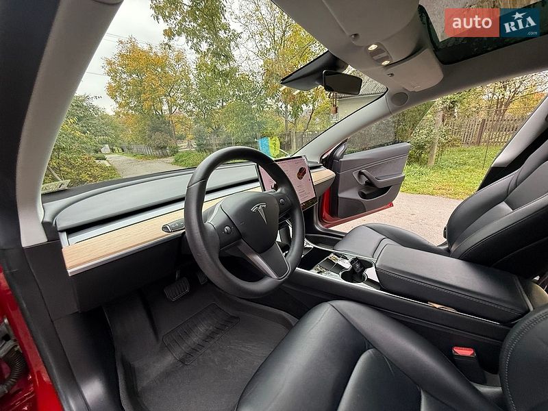 Седан Tesla Model 3 2019 в Трускавці