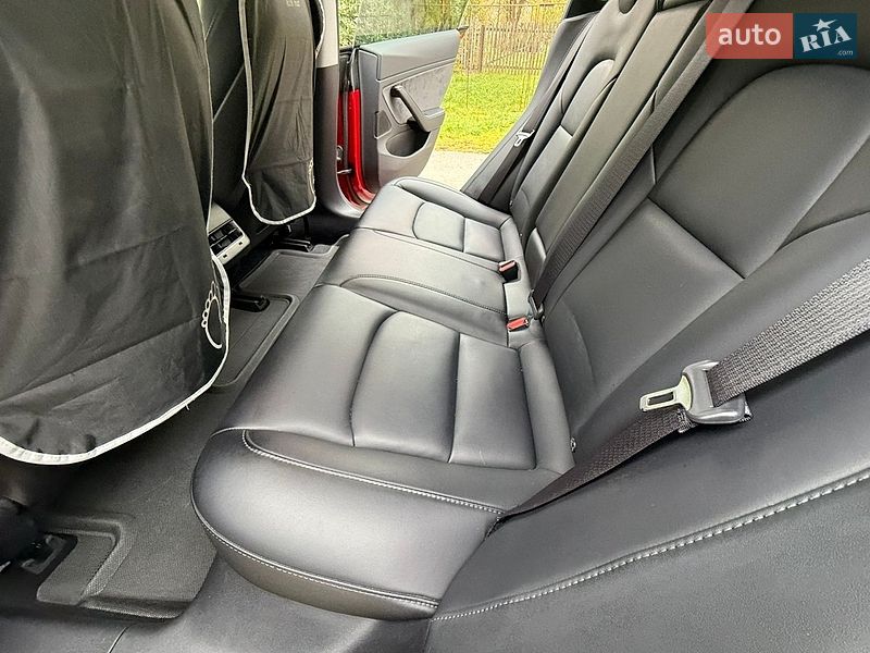 Седан Tesla Model 3 2019 в Трускавці