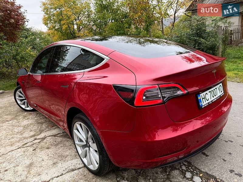 Седан Tesla Model 3 2019 в Трускавці