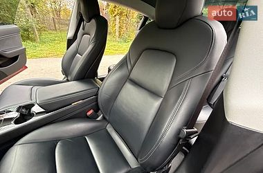Седан Tesla Model 3 2019 в Трускавці
