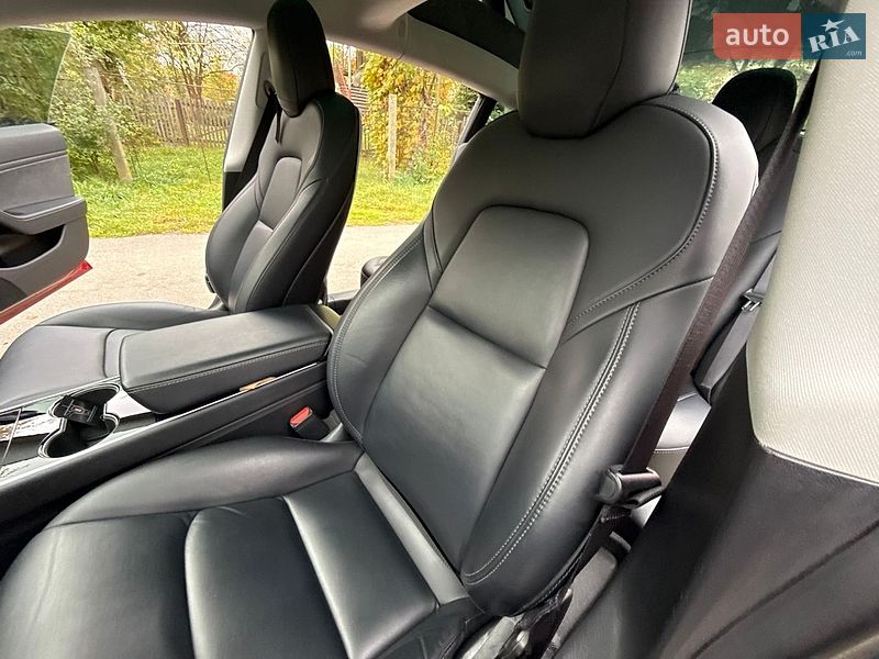 Седан Tesla Model 3 2019 в Трускавці