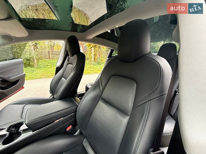Седан Tesla Model 3 2019 в Трускавці