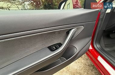 Седан Tesla Model 3 2019 в Трускавці