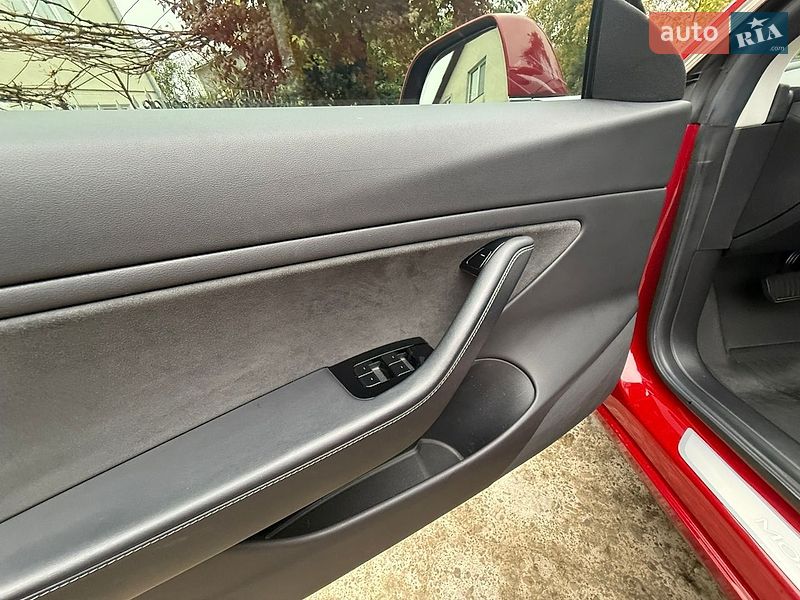 Седан Tesla Model 3 2019 в Трускавці