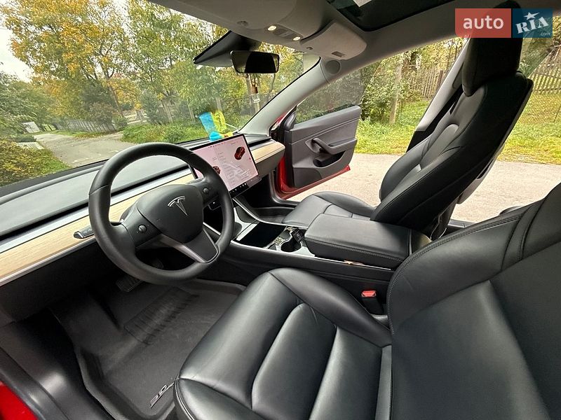 Седан Tesla Model 3 2019 в Трускавці