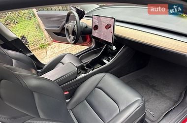 Седан Tesla Model 3 2019 в Трускавце
