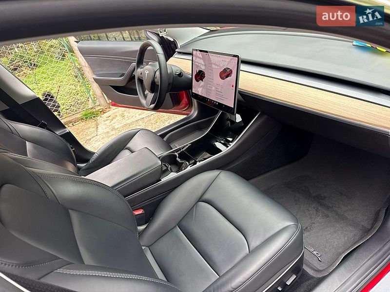 Седан Tesla Model 3 2019 в Трускавце