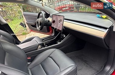 Седан Tesla Model 3 2019 в Трускавці