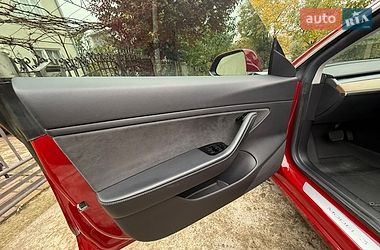 Седан Tesla Model 3 2019 в Трускавці