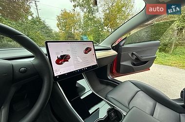 Седан Tesla Model 3 2019 в Трускавці