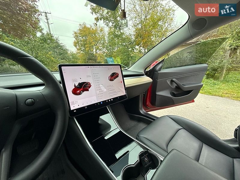 Седан Tesla Model 3 2019 в Трускавці