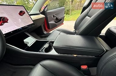 Седан Tesla Model 3 2019 в Трускавце