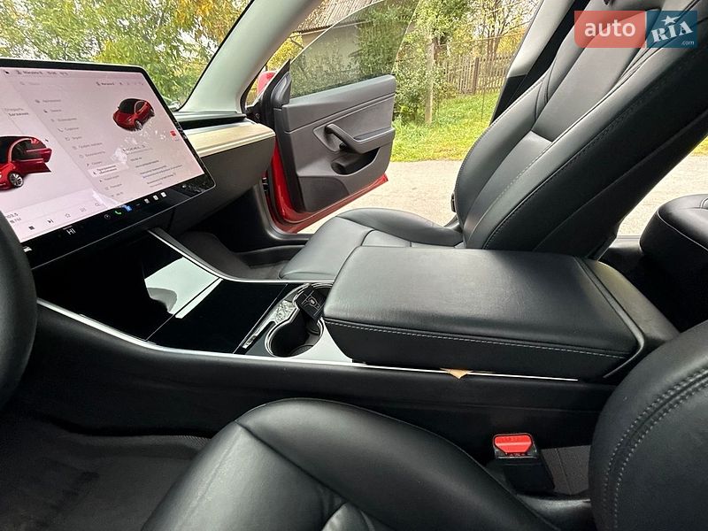 Седан Tesla Model 3 2019 в Трускавце