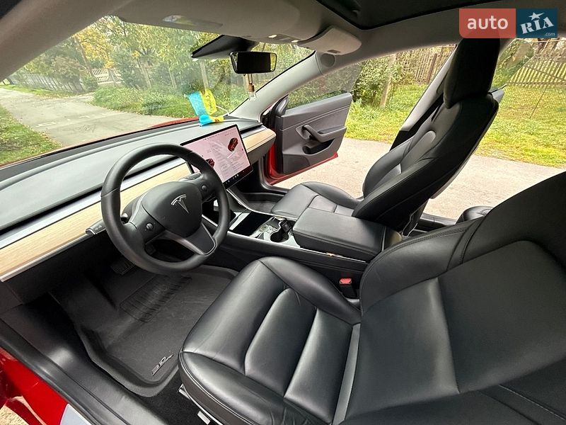 Седан Tesla Model 3 2019 в Трускавці