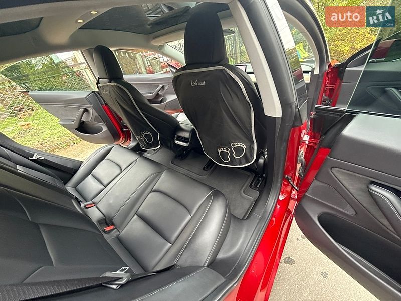 Седан Tesla Model 3 2019 в Трускавці