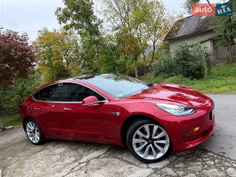 Седан Tesla Model 3 2019 в Трускавці
