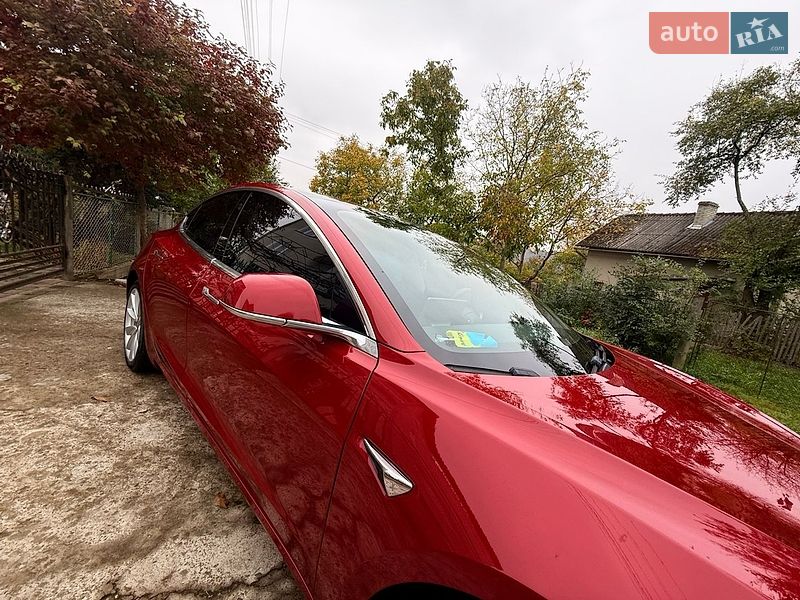 Седан Tesla Model 3 2019 в Трускавце