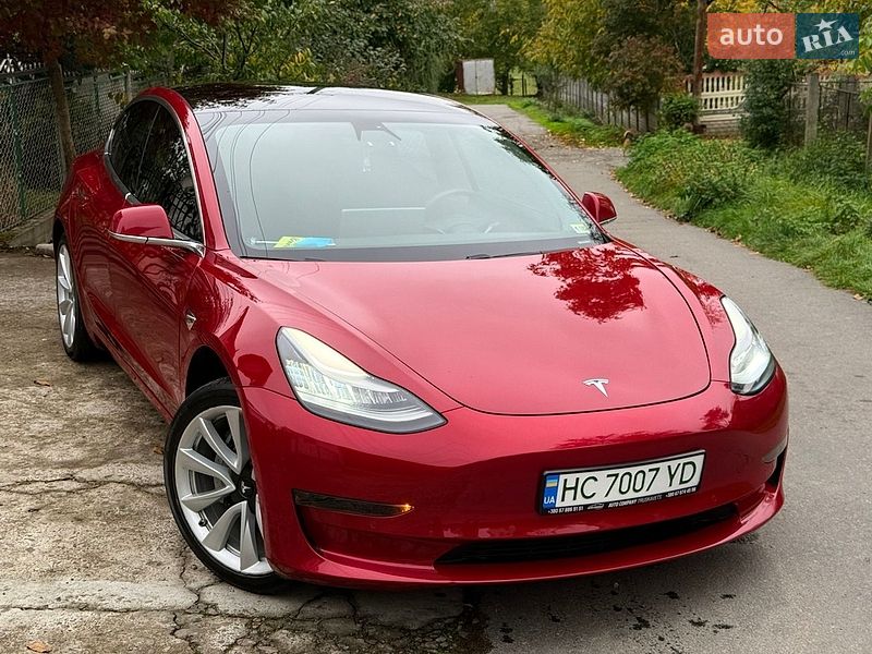 Седан Tesla Model 3 2019 в Трускавці