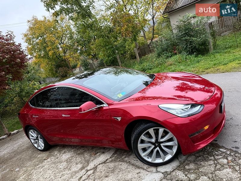 Седан Tesla Model 3 2019 в Трускавці