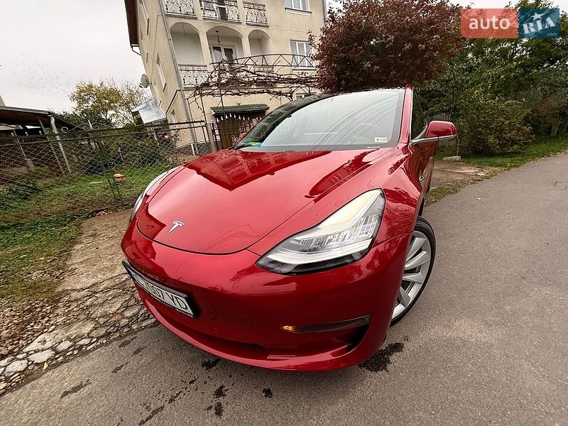 Седан Tesla Model 3 2019 в Трускавці