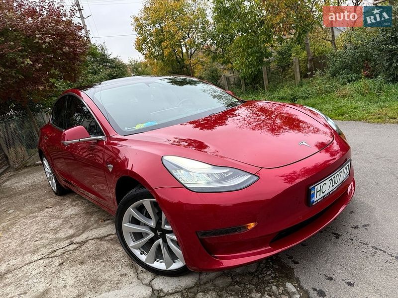Седан Tesla Model 3 2019 в Трускавці