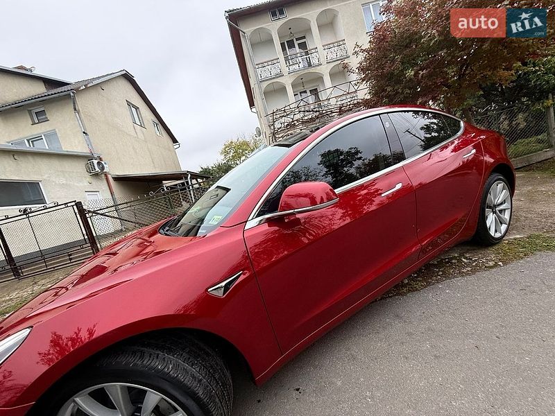 Седан Tesla Model 3 2019 в Трускавце