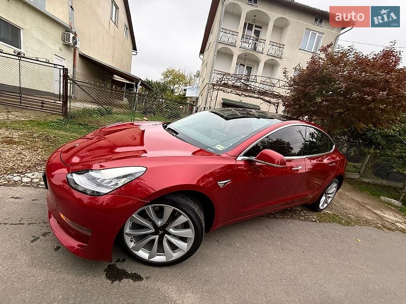 Седан Tesla Model 3 2019 в Трускавці
