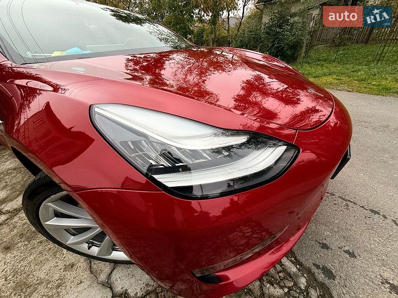 Седан Tesla Model 3 2019 в Трускавці