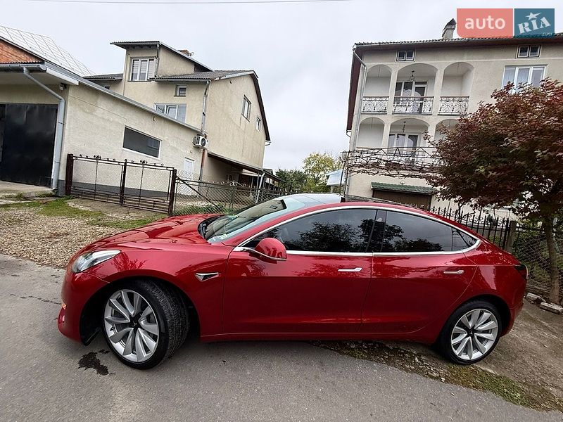Седан Tesla Model 3 2019 в Трускавці