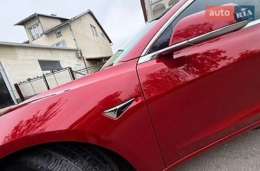 Седан Tesla Model 3 2019 в Трускавці