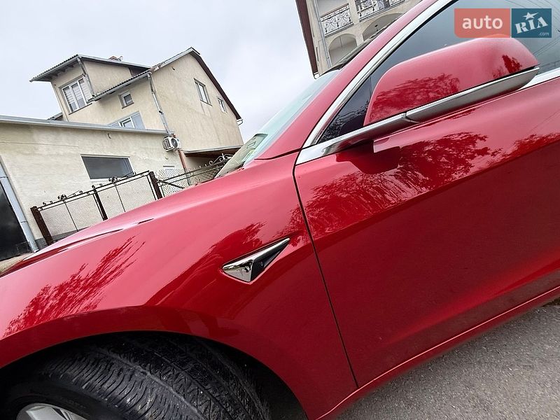 Седан Tesla Model 3 2019 в Трускавці