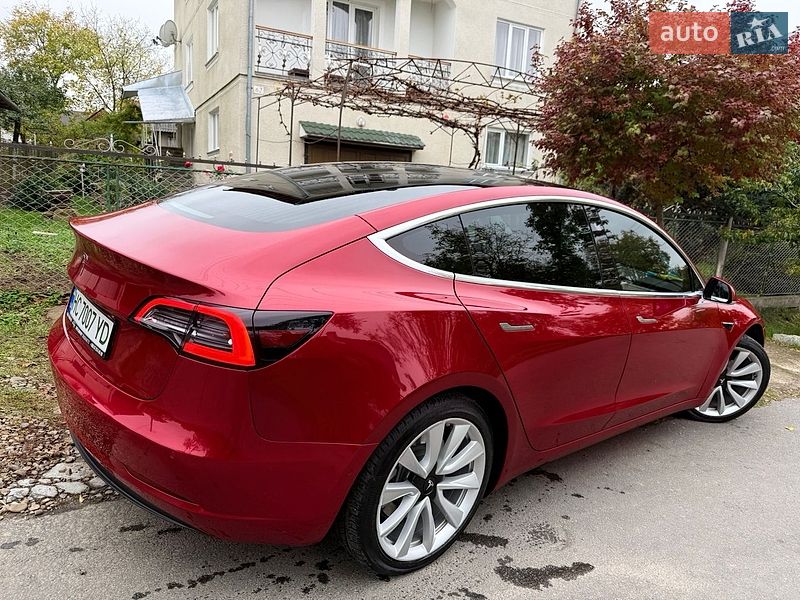 Седан Tesla Model 3 2019 в Трускавці