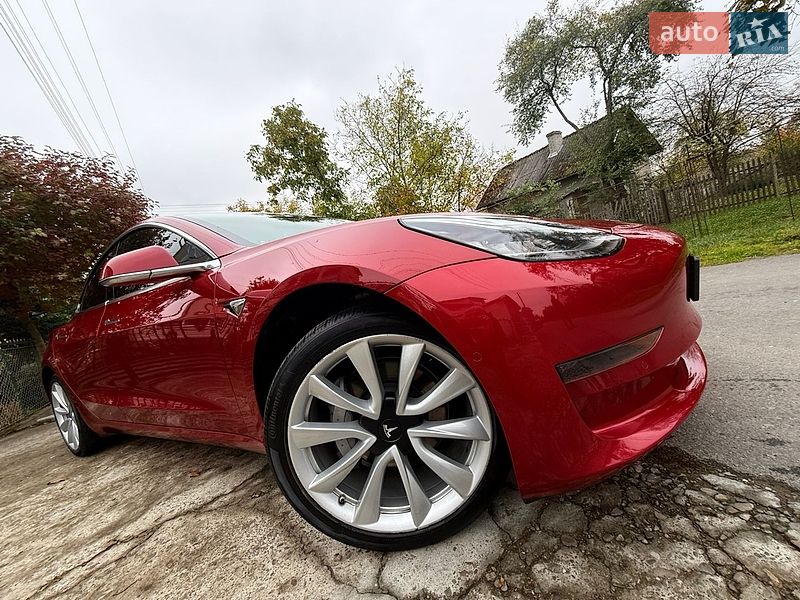Седан Tesla Model 3 2019 в Трускавце
