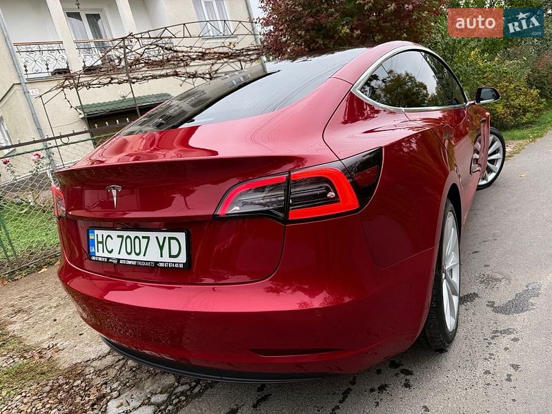 Седан Tesla Model 3 2019 в Трускавці