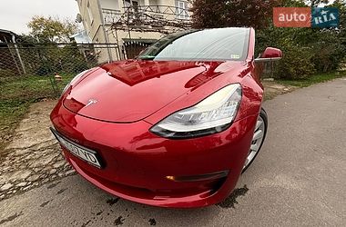 Седан Tesla Model 3 2019 в Трускавці