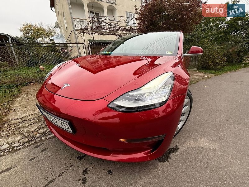 Седан Tesla Model 3 2019 в Трускавці