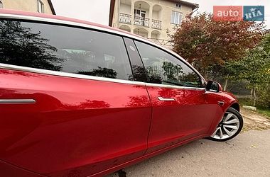 Седан Tesla Model 3 2019 в Трускавці