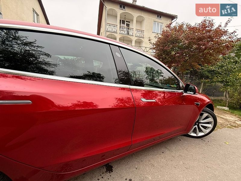 Седан Tesla Model 3 2019 в Трускавці