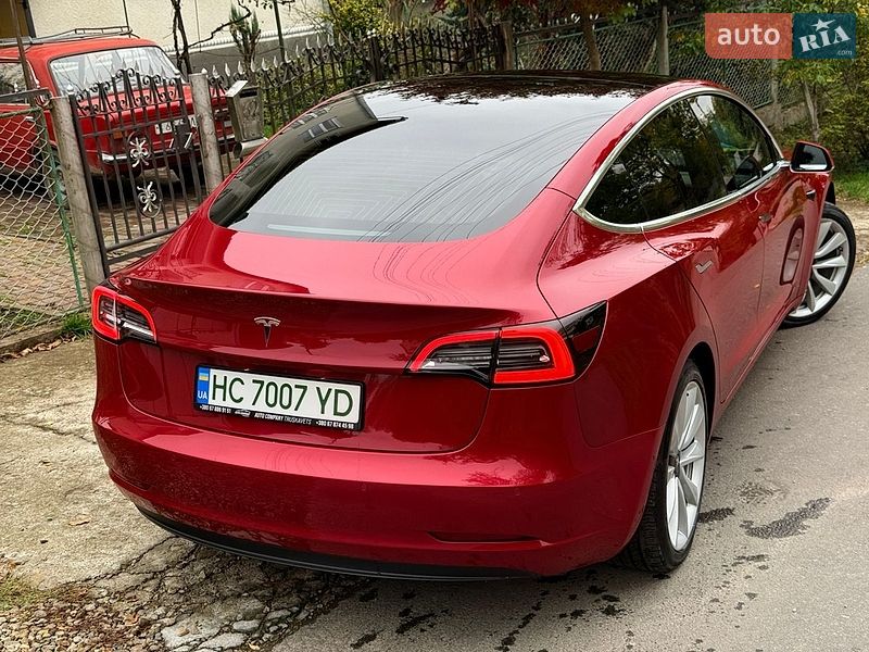 Седан Tesla Model 3 2019 в Трускавці