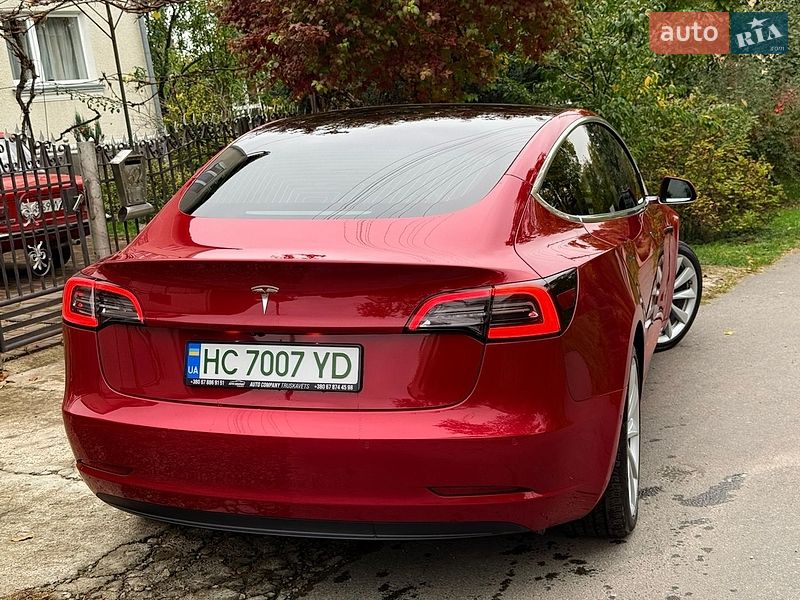 Седан Tesla Model 3 2019 в Трускавці