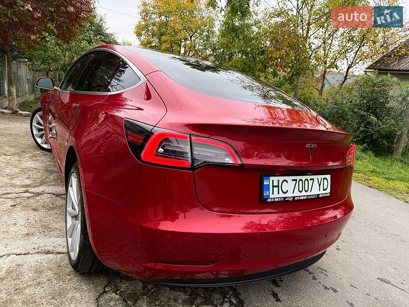 Седан Tesla Model 3 2019 в Трускавці